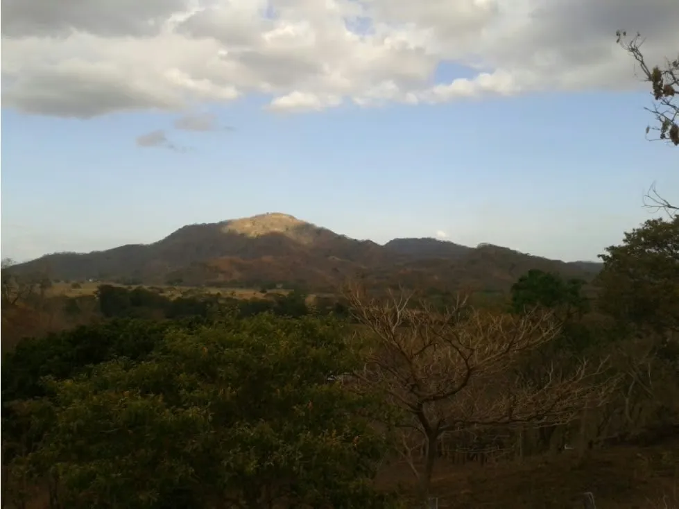 DESCRIPCION DETALLADA: lote agrario, con un 30% para construir, se encuentra a 15 kilómetros de playa tamarindo. ...