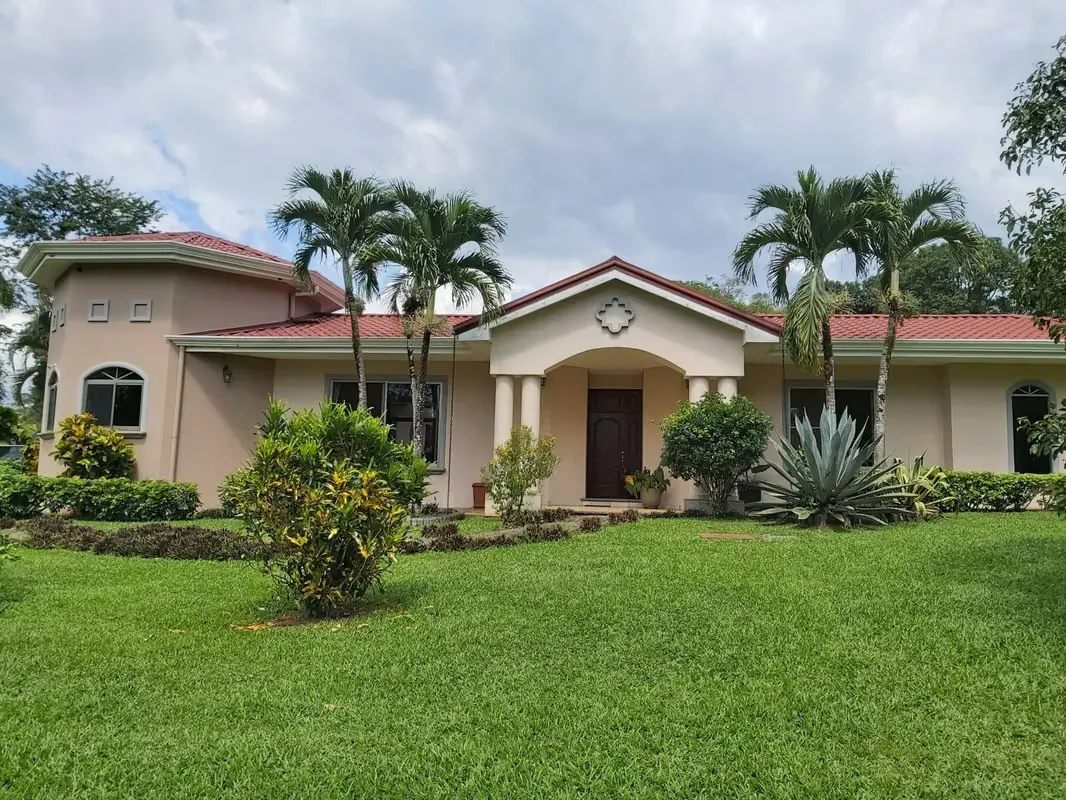 VENTA DE CASA EN SAN MATEO ALAJUELA CON PISCINA
