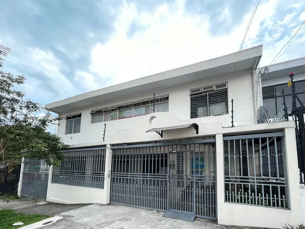 Se vende Casa con Uso de Suelo Mixto, Los Yoses (AD).