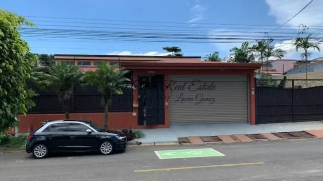Venta de casa en Heredia, Belén Ciudad Cariari, De una Planta, con piscina