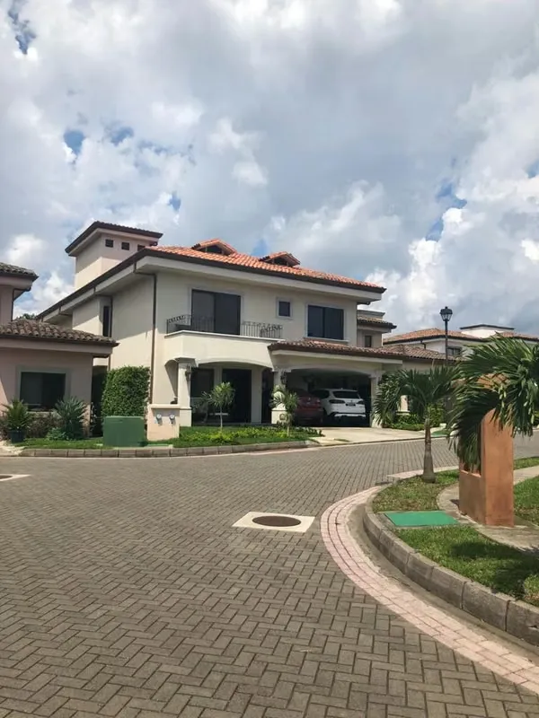 Venta de casa Heredia Belen en Exclusivo Condominio en la Ribera de Belen