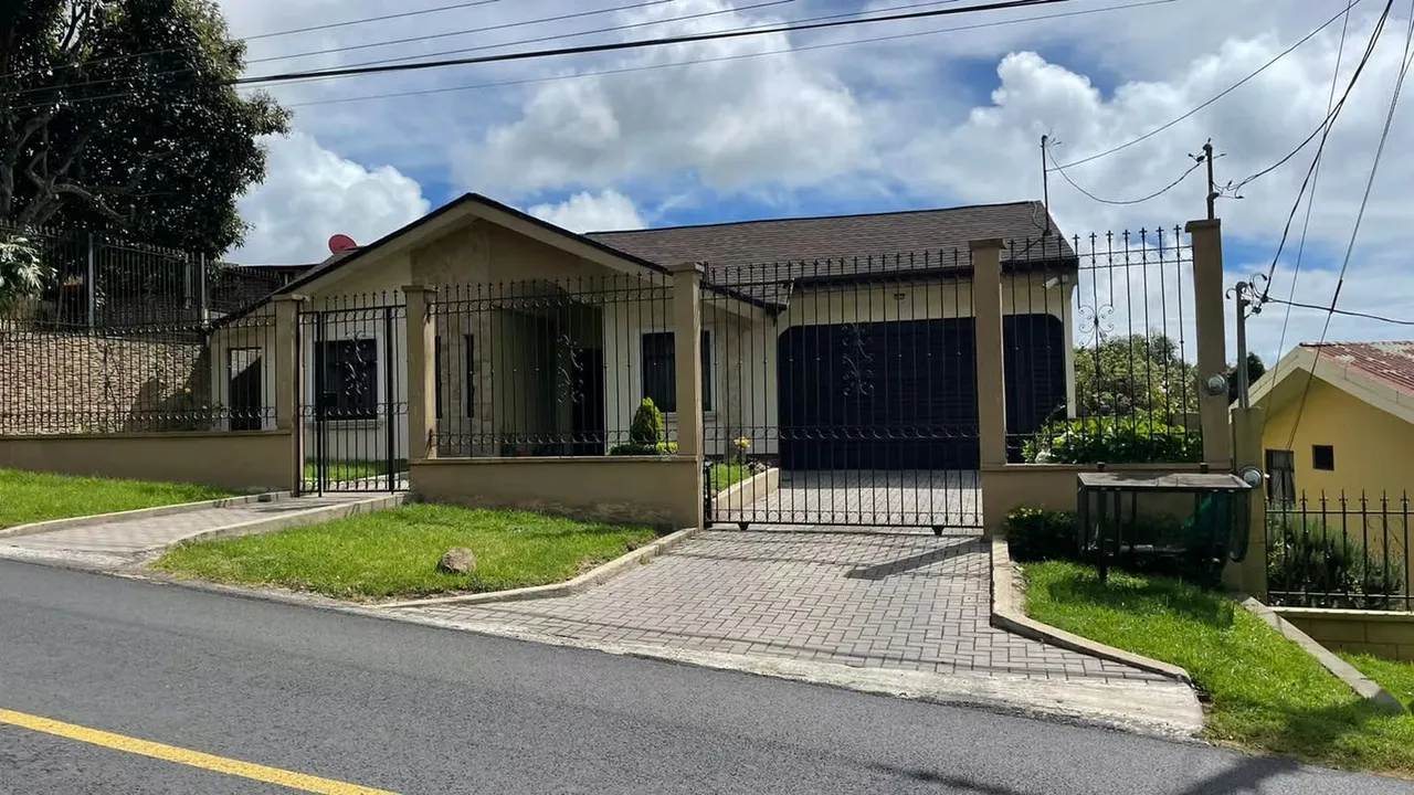 CASA DE UNA PLANTA AMPLIA, LLANO GRANDE DE CARTAGO