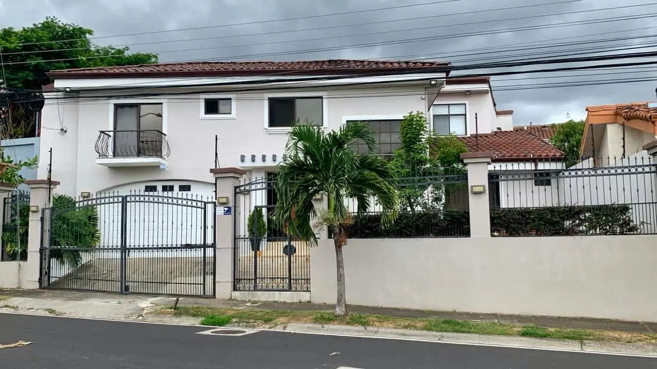 Venta de casa en Heredia, Belén, Ciudad Cariari Moderna