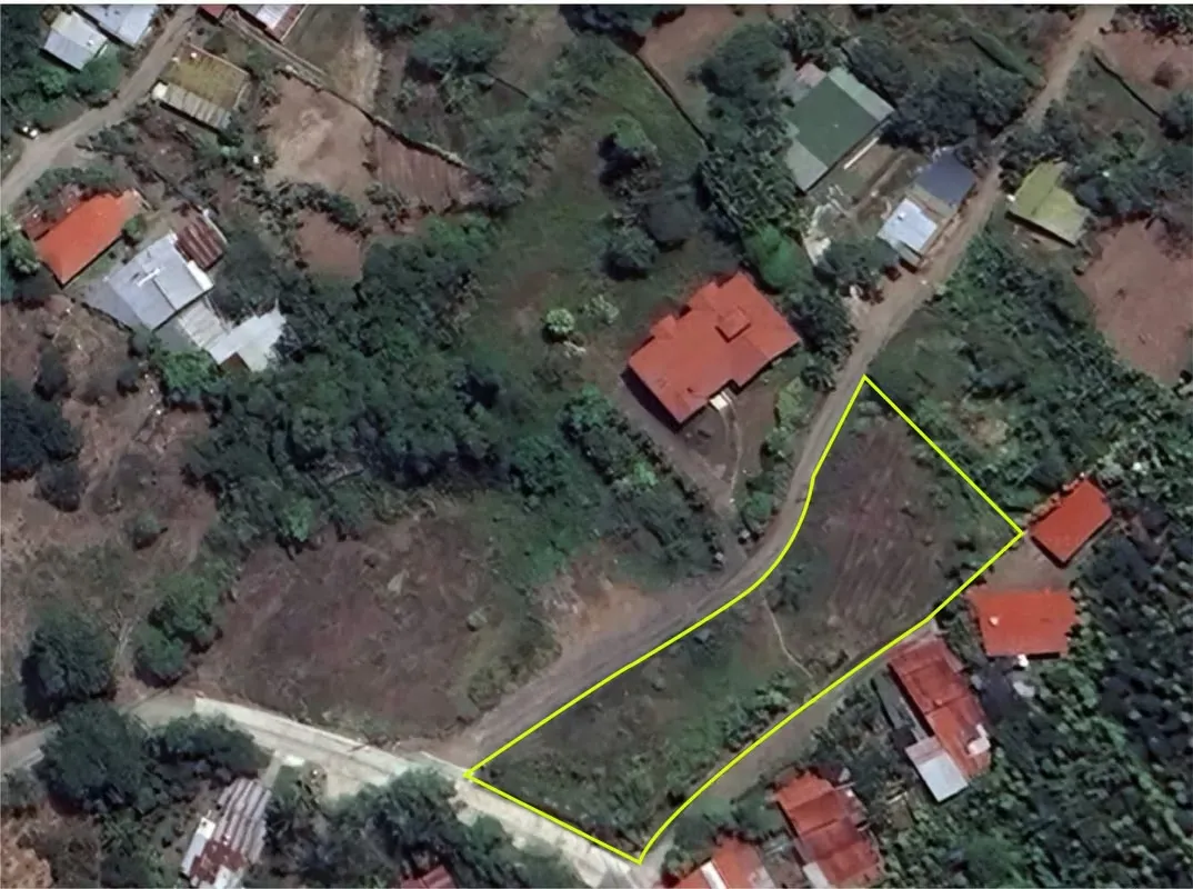 Province of Alajuela, Esquipulas, Palmares, Bajo del Beneficio. From the ancient Benefit 300 meters South and 100 meters East.