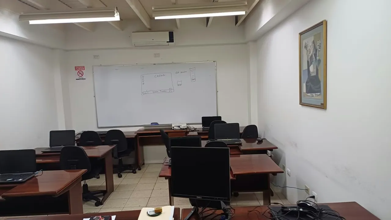 Se alquila  oficina boulevard avenida cuarta