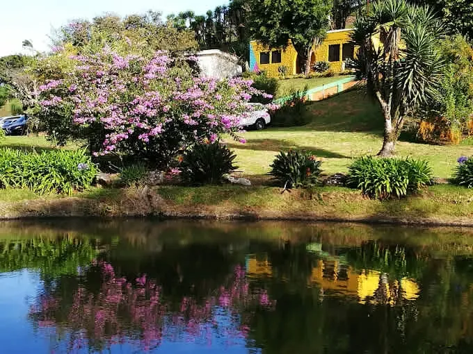 Se vende 4 hectareas con multiples edificaciones en Coronado