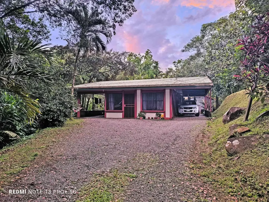 Finca en venta en San Carlos, con casa y apartamento, con bosque y riachuelo