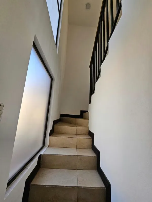 Sabanilla, Casa 2 pisos, 3 cuartos, 2,5 baños, amplio patio