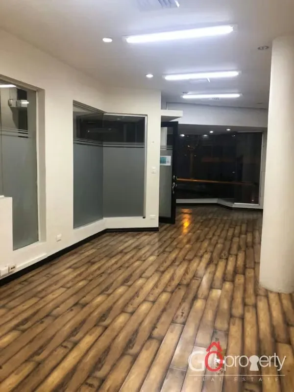 Building for Rent – Spacious Offices in La California