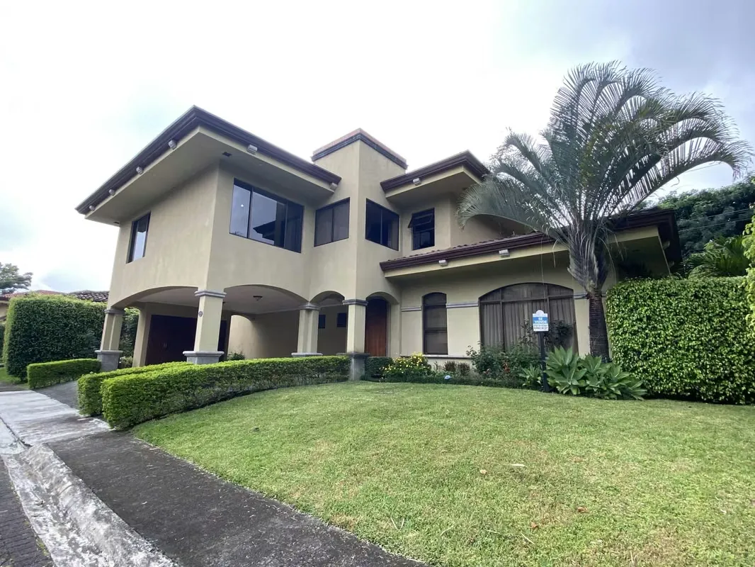 id 37483 Venta de casa en condominio de lujo en Curridabat.