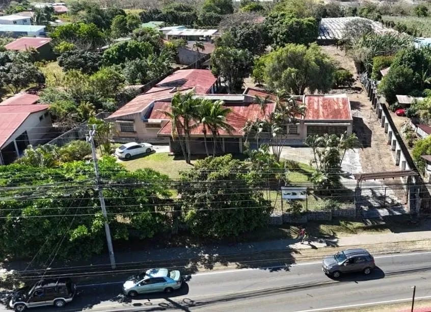 EN VENTA AMPLIA PROPIEDAD CON EXCELENTE UBICACIÓN COMERCIAL, HEREDIA