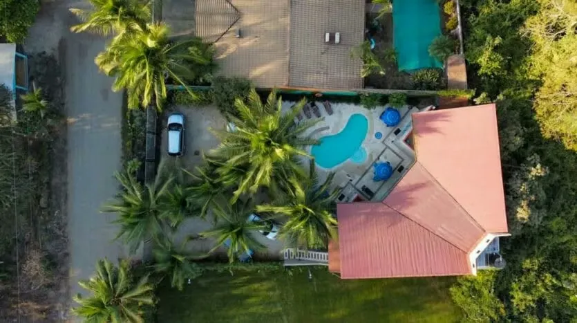 Ubicada en la codiciada comunidad de Surfside en Potrero, esta propiedad representa una excelente oportunidad de inversión con múltiples opciones de renta.