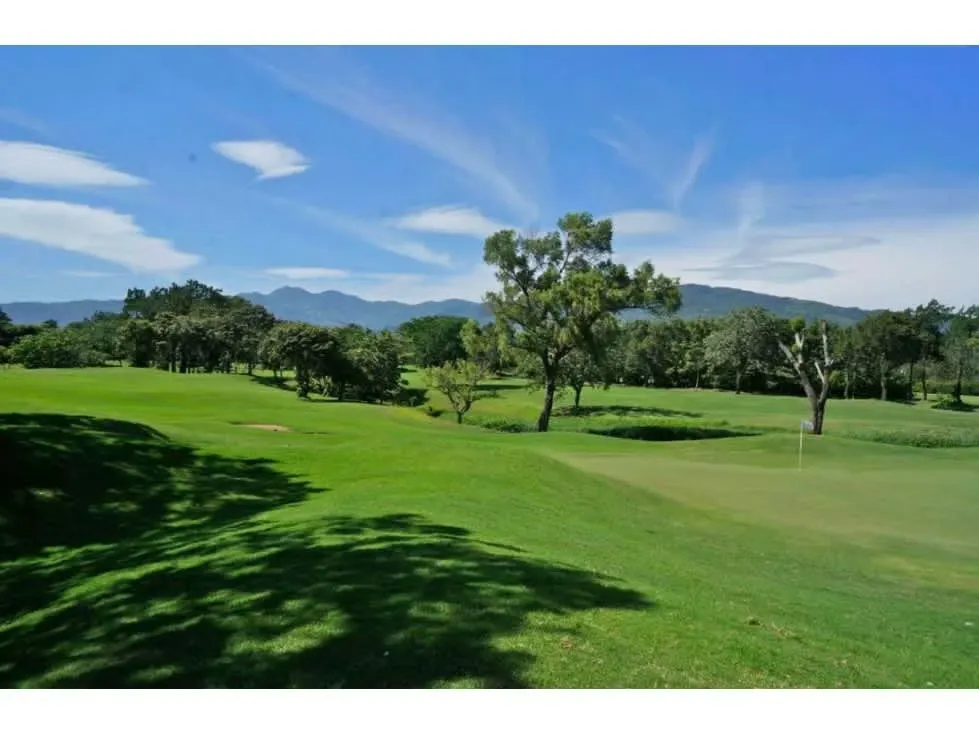 Aproveche esta excelente oportunidad de inversión en una de las zonas más exclusivas de Cariari Golf Club, Ulloa de ...