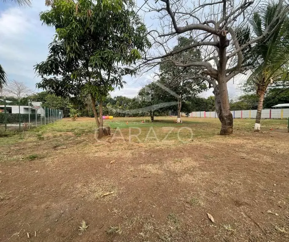 ¿Buscas el lugar perfecto para construir tu hogar o un exclusivo condominio? Este hermoso lote de 2,447 m² es ...