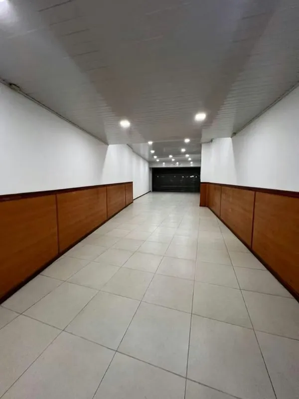 ALQUILER - LOCAL COMERCIALUBICACION: Ubicado en zona de mucho movimiento comercial San José centro