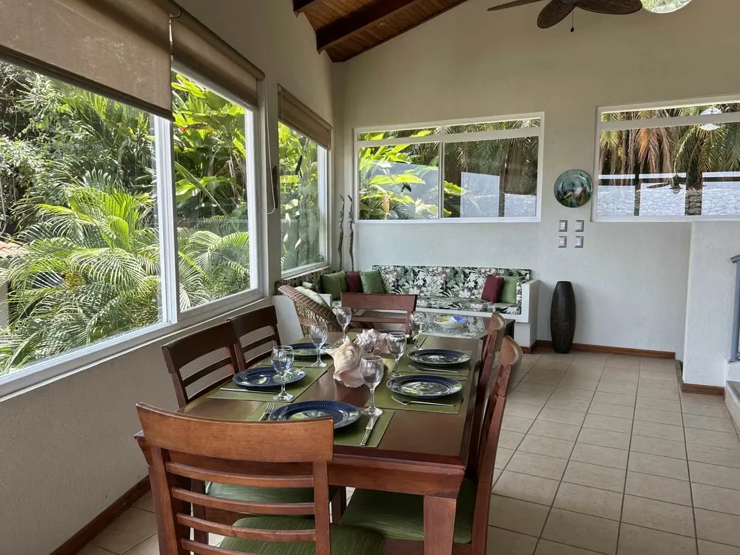 BEACH HOUSE FOR SALE – PUNTA LEONA