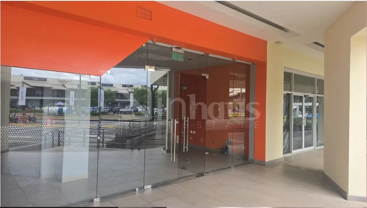 Amplio Local Comercial en Alquiler en Pinares de Curridabat