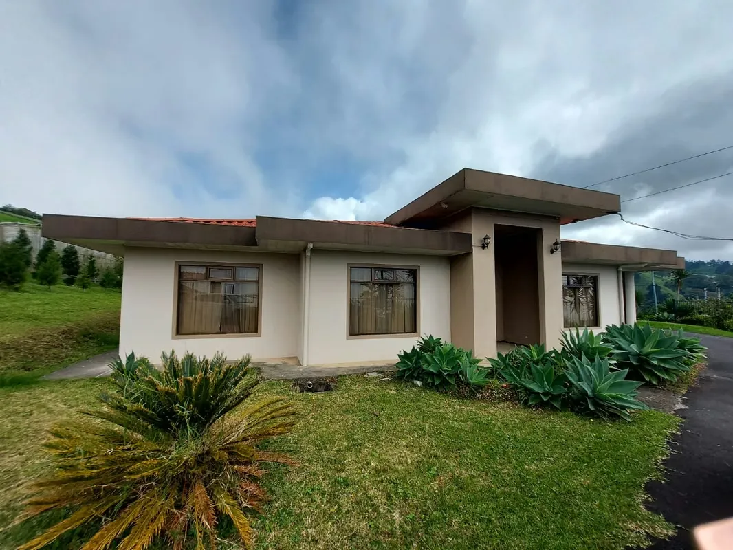 Casa en venta en Zarcero, zona de aire puro y fresco
