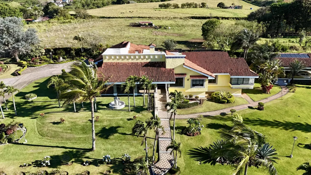 Venta de Exclusiva Quinta en Santa Bárbara de Heredia