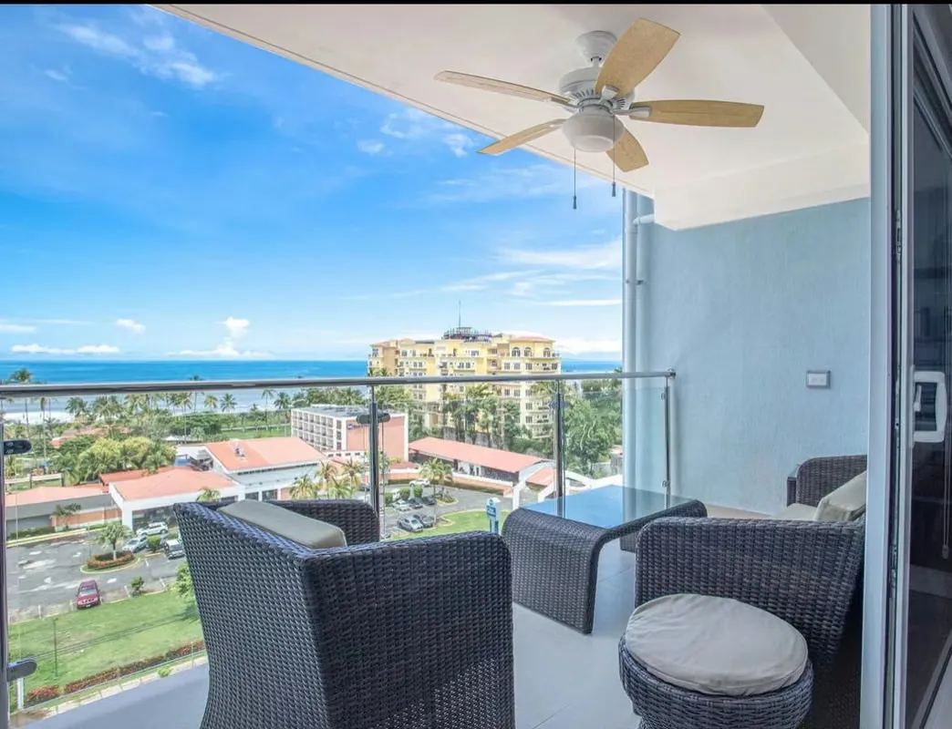 For sale furnished luxury apartment in Jaco