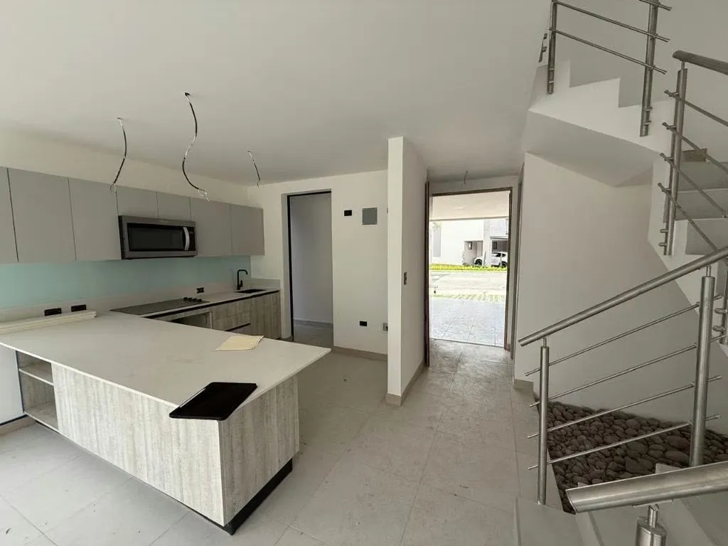 Últimos detalles para inaugurar esta hermosa casa con excelente ubicación, en una de las zonas de mayor plusvalía de San ...