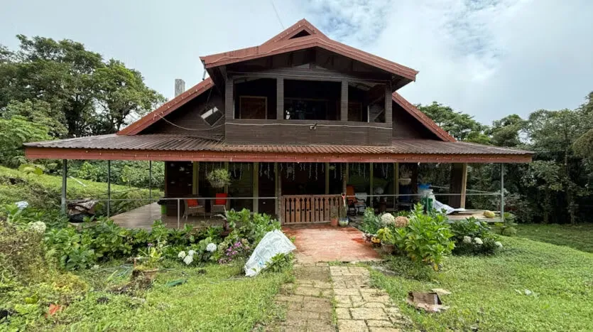 Esta Cabaña es un auténtico paraíso natural, está ubicada en Monserrat de Cascajal, Coronado, zona privilegiada de clima tropical, se localiza en medio de un ...