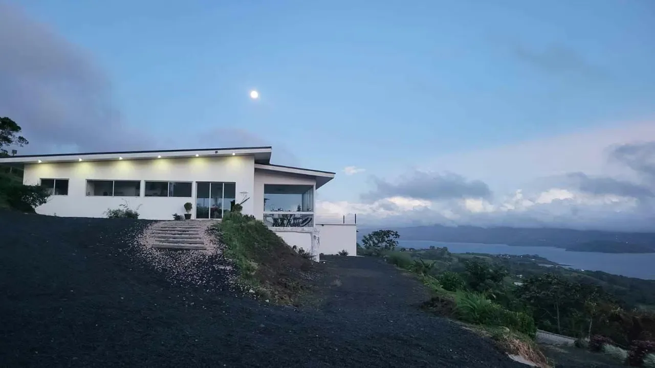 Propiedad de lujo con vistas espectaculares al Lago Arenal