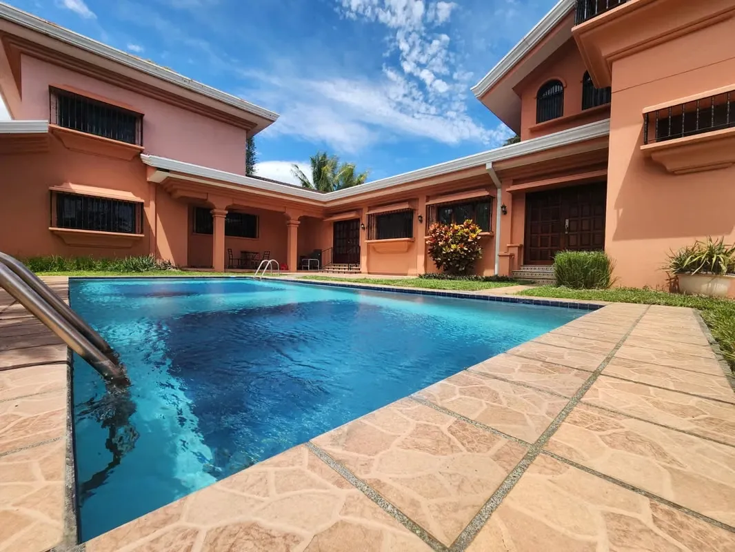 ALQUILER DE  CASA CIUDAD CARIARI, BELÉN*