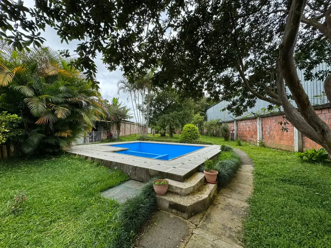 Uso Mixto Granadilla 1397m2 ideal para desarrollo