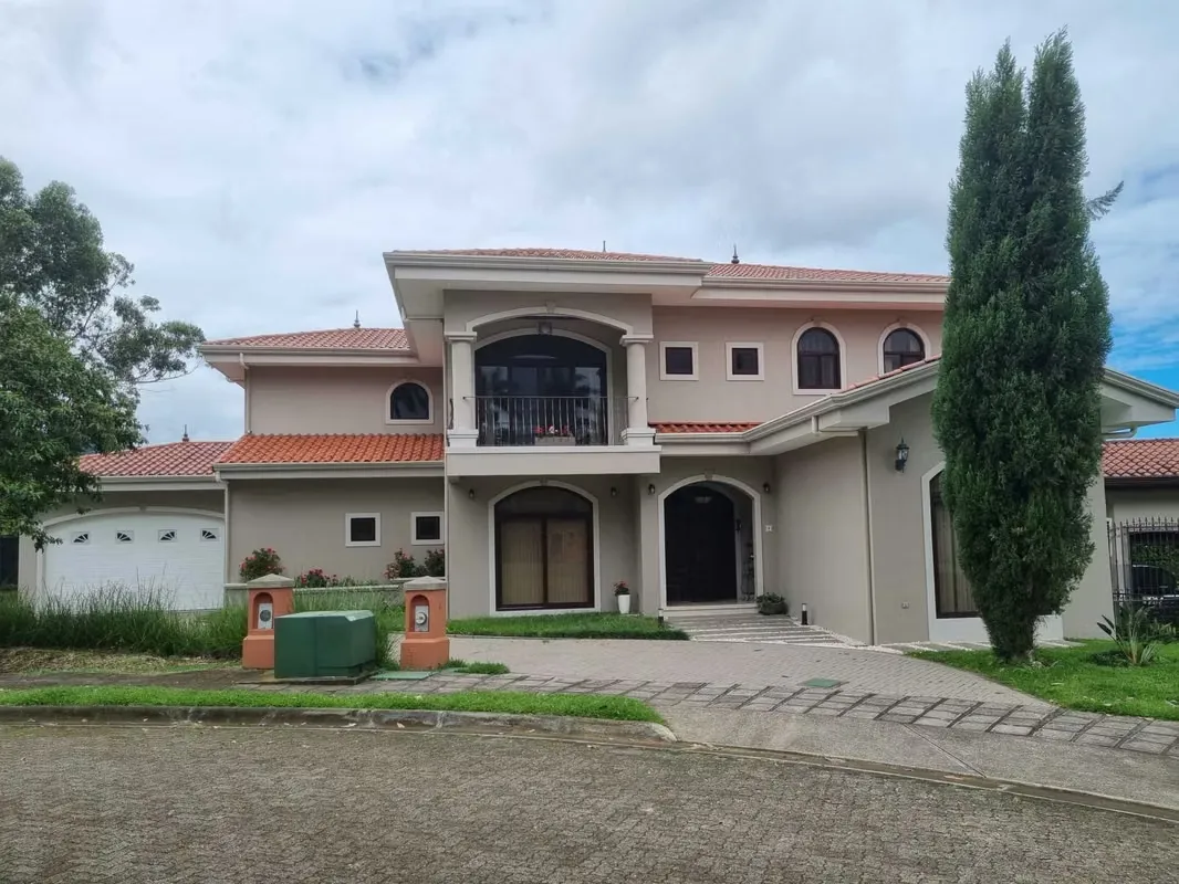 Venta Casa en Colinas de Montealegre, Tres Ríos - Lujo y Confort -