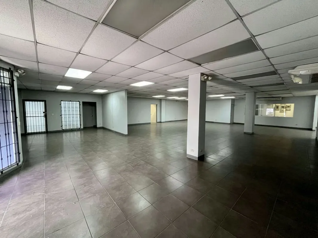 COMERCIAL OFFICE FOR RENT - CINCO ESQUINAS - TIBAS