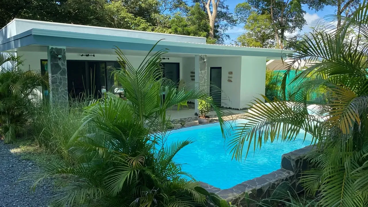 Villa con piscina y jacuzzi en Tamarindo – gran inversión y estilo de vida tropical