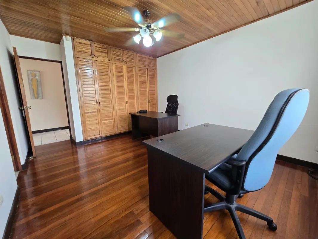 ¿Buscas un espacio profesional, cómodo y bien ubicado para atender a tus clientes? Nuestras oficinas ofrecen la combinación perfecta entre imagen ...