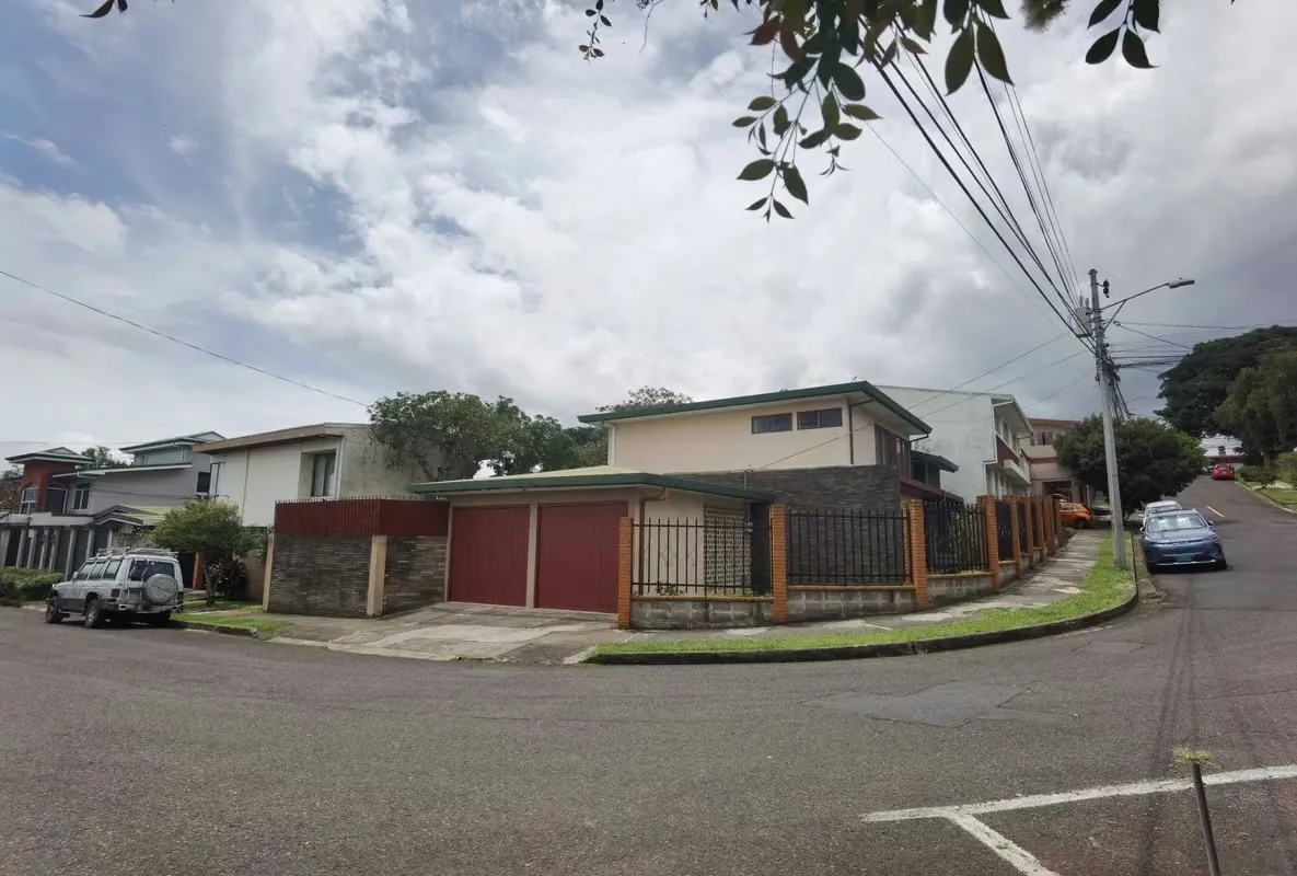 id # 40093  Venta de casa para desarrollo de RESIDENCIA ESTUDIANTIL O APTOS