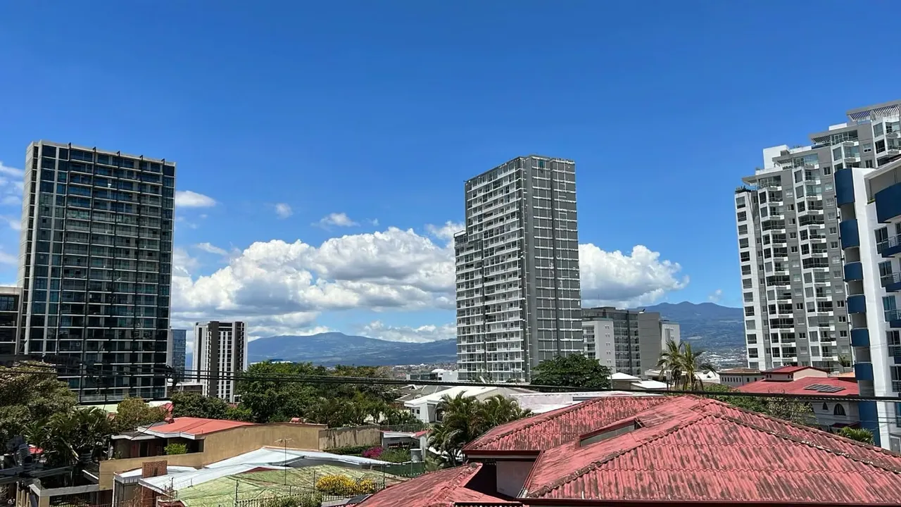 Venta de apartamento alquilado en Rohrmoser ideal para Inversionista