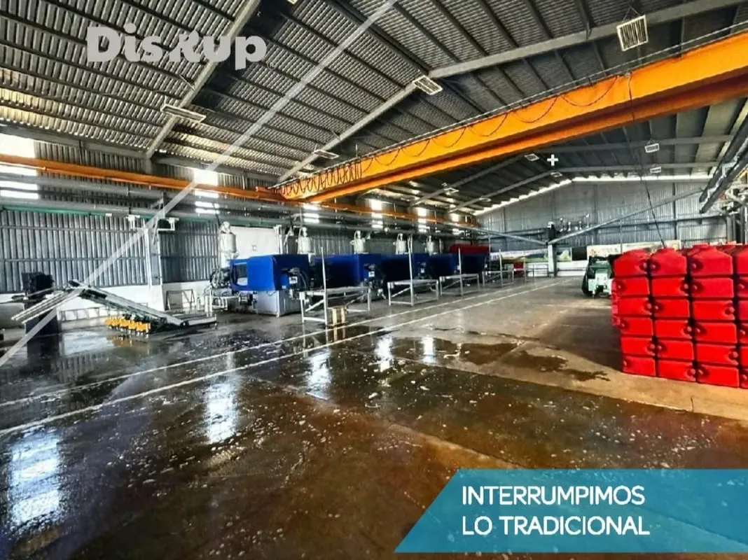 Large warehouse for rent in Heredia.