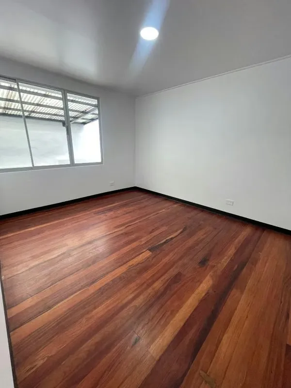 Oficina en Los Yoses/remodelada-segura
