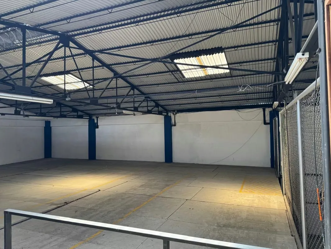 Propiedad con potencial de desarrollo residencial y Bodega - SJ