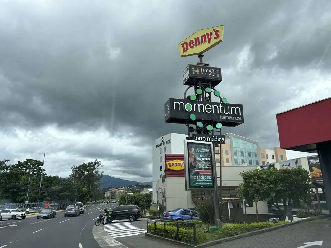 Alquilo Terreno comercial a la par de Momentum Pinares!