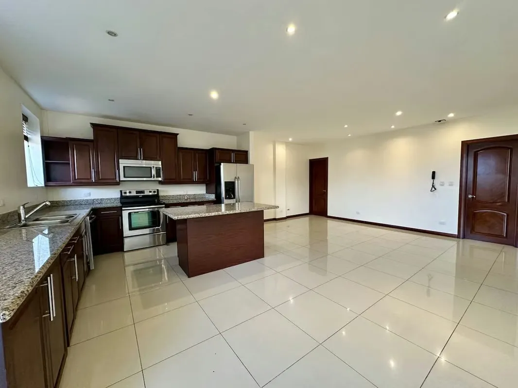 HERMOSO APARTAMENTO EN ALQUILER EN CONDOMINIO, BELLO HORIZONTE ESCAZU