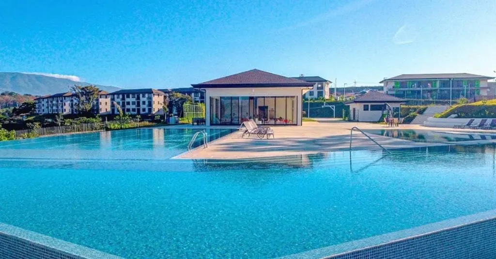 Welcome to one of the most exclusive and privileged penthouses in El Canal, a residence designed for ...
