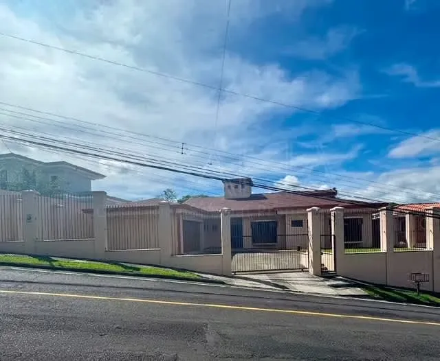 id 41461 Venta de Casa en Residencial de Alto Perfil de una planta, Curridabat