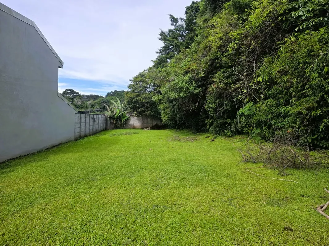 Hermoso lote completamente plano, ideal para construir su casa ...