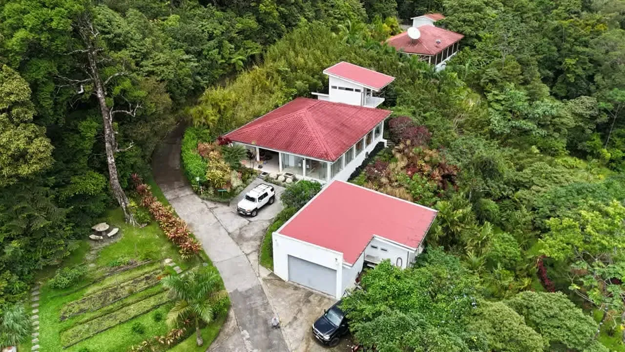 Santuario con Vista al Lago y Volcán Arenal: Seguridad, Gimnasio, Sauna, Senderos Privados