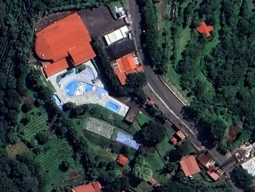Venta de Centro Recreativo, Restaurante y Piscinas en Sarchí, Alajuela