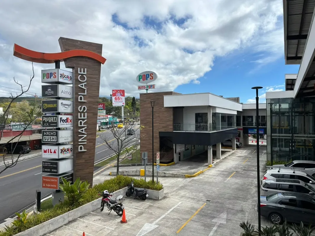 Local en Plaza comercial en Pinares, 5916