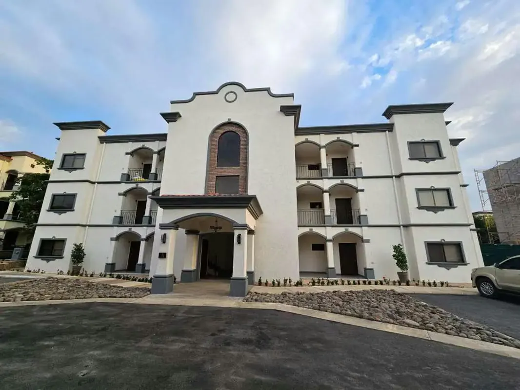 Moderno condominio de 2 habitaciones con entrepiso en Palmas de Tamarindo