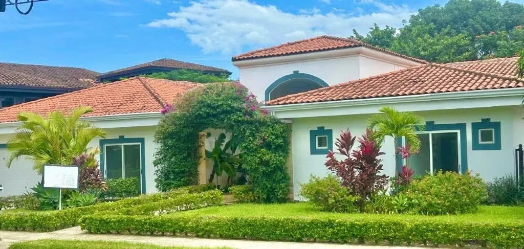 HOUSE FOR SALE IN VALLE DEL SOL – 4 BED / 3 BATH**