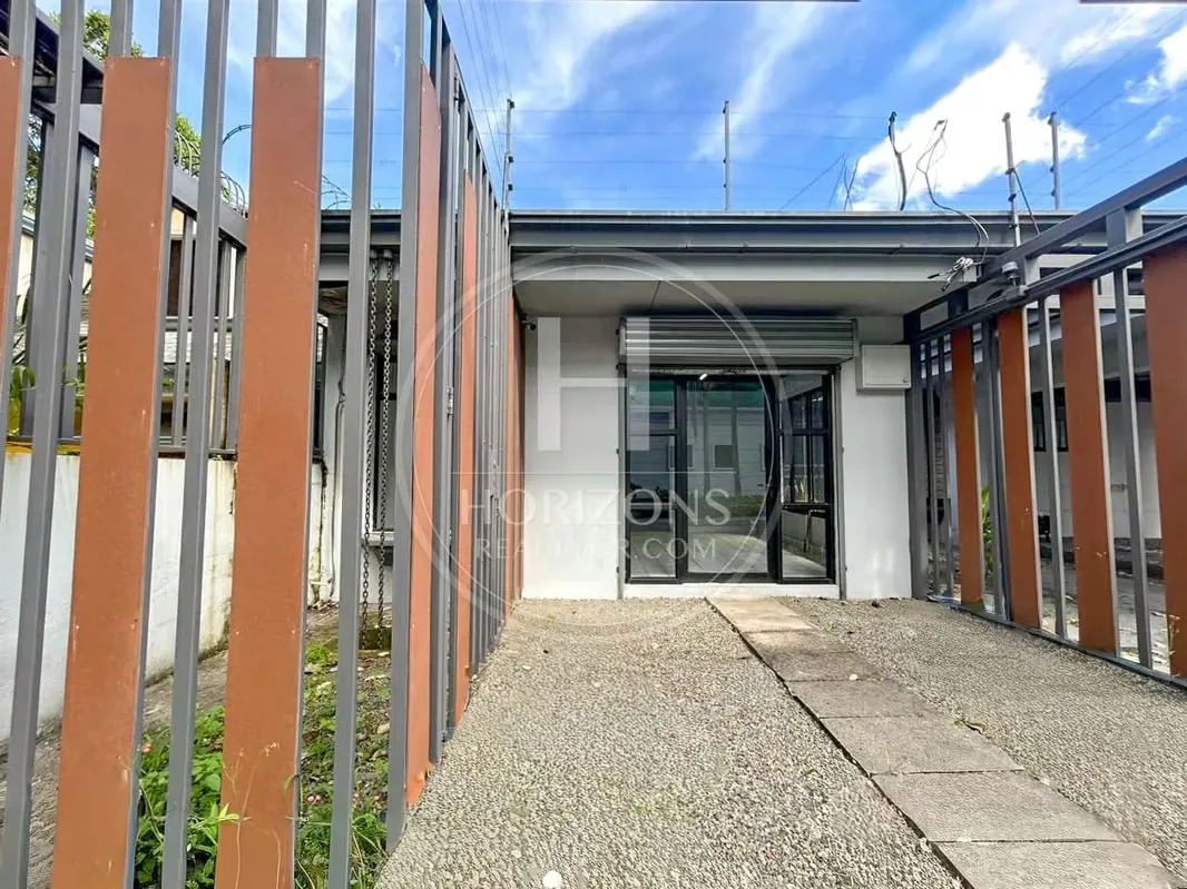 Se alquila amplia habitación en Guachipelín de Escazú