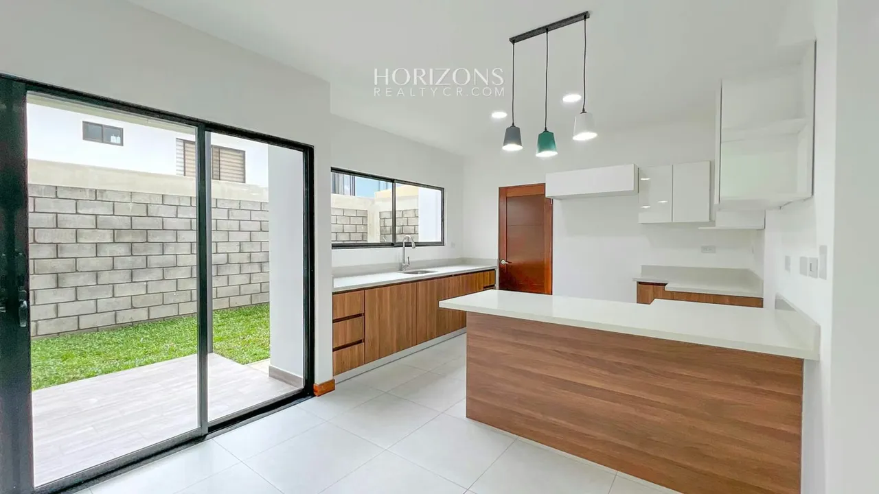 Hermosa casa de dos niveles para estrenar en condominio familiar, ubicado Tres Ríos, Cartago cerca de ...